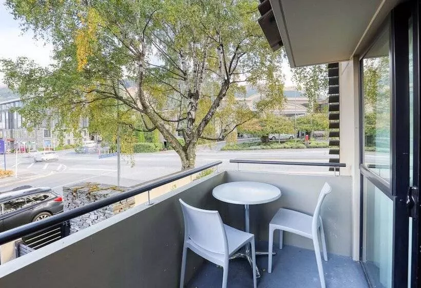 Garden Court Suites & Apartments