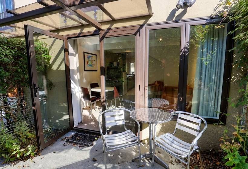 Garden Court Suites & Apartments