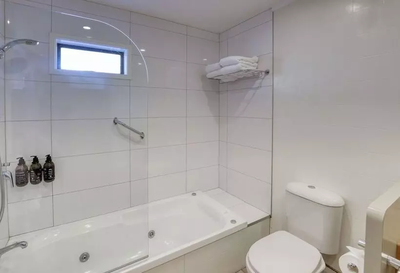 Garden Court Suites & Apartments