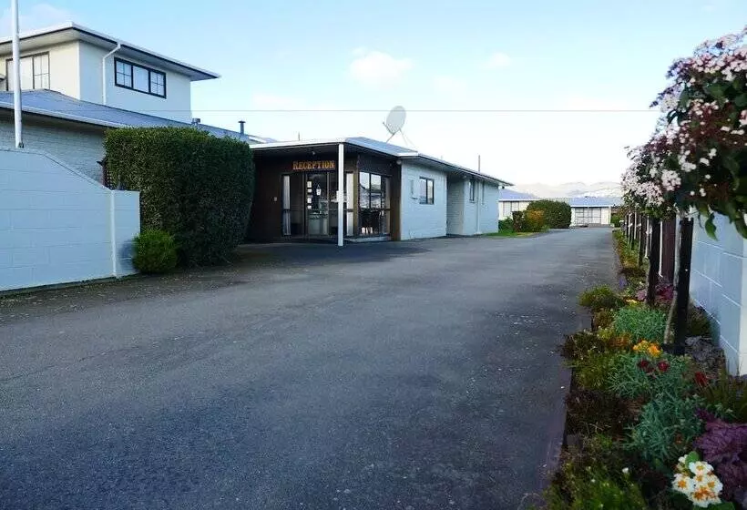 Econo Lodge Canterbury Court Motel