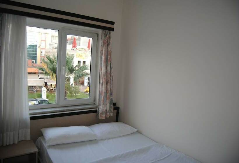 Anzac House Youth Hostel