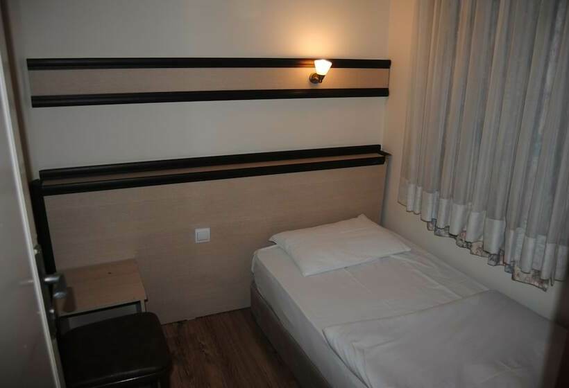 Anzac House Youth Hostel