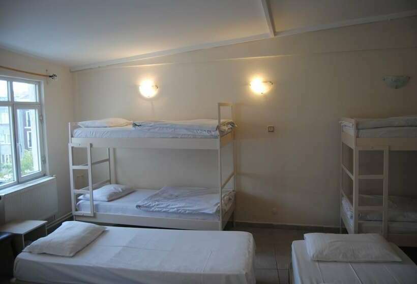 Anzac House Youth Hostel