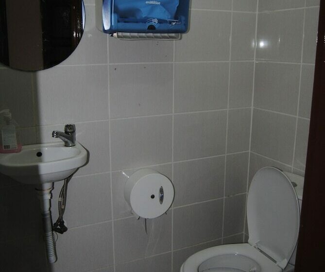 Anzac House Youth Hostel