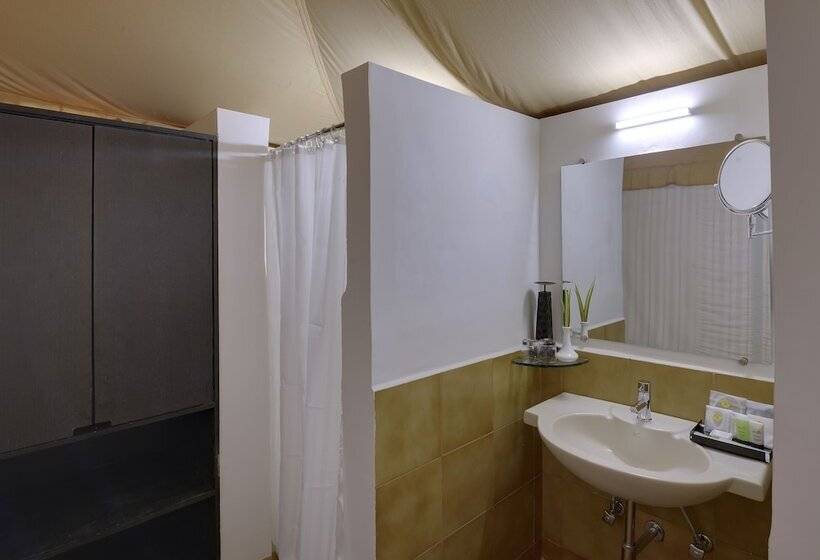 Отель Sterling Kanha