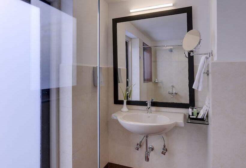 Отель Sterling Kanha