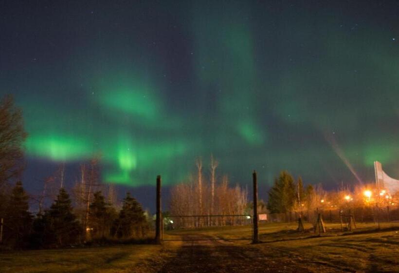 تختخواب و صبحانه Raven S Bed