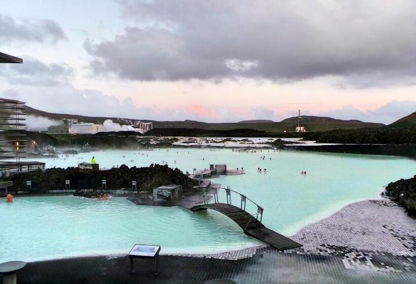 تختخواب و صبحانه Raven S Bed