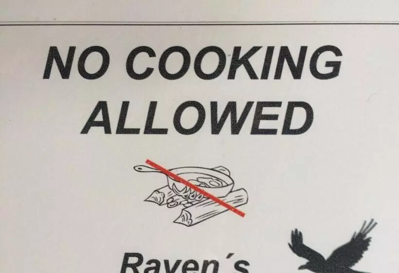 تختخواب و صبحانه Raven S Bed