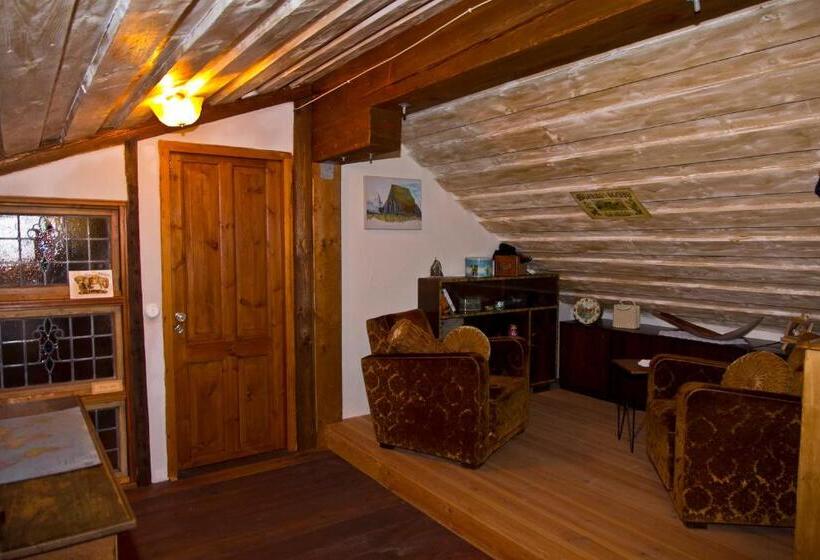 تختخواب و صبحانه Raven S Bed