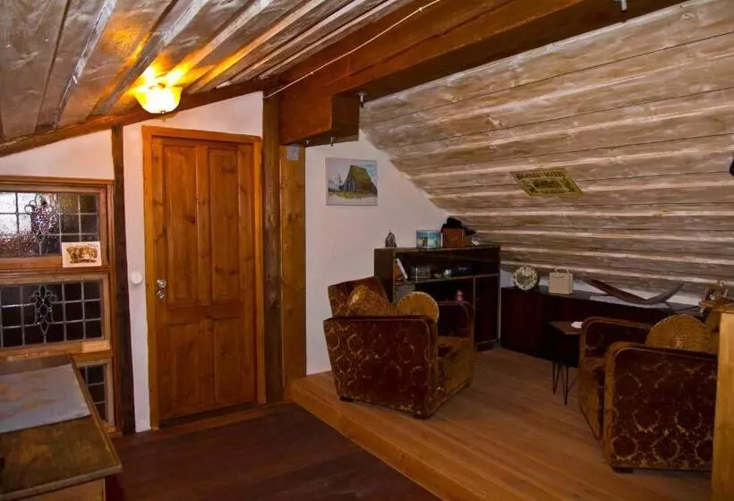 تختخواب و صبحانه Raven S Bed