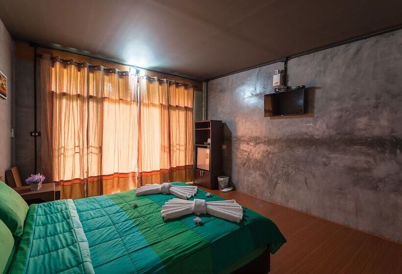 בית מלון כפרי Alongkorn Farm And Resort