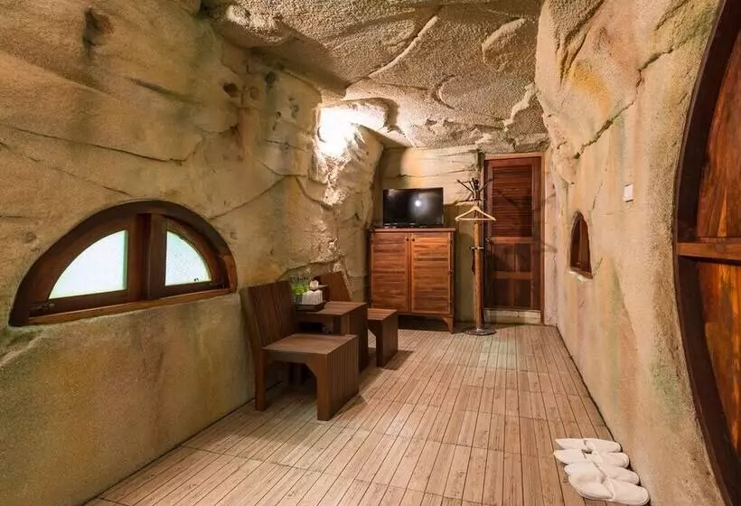 Hotelli Alongkorn Farm And Resort