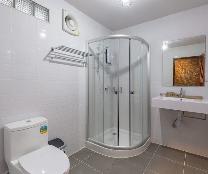 בית מלון כפרי Alongkorn Farm And Resort