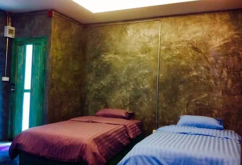 هتل Chatchanan Resort