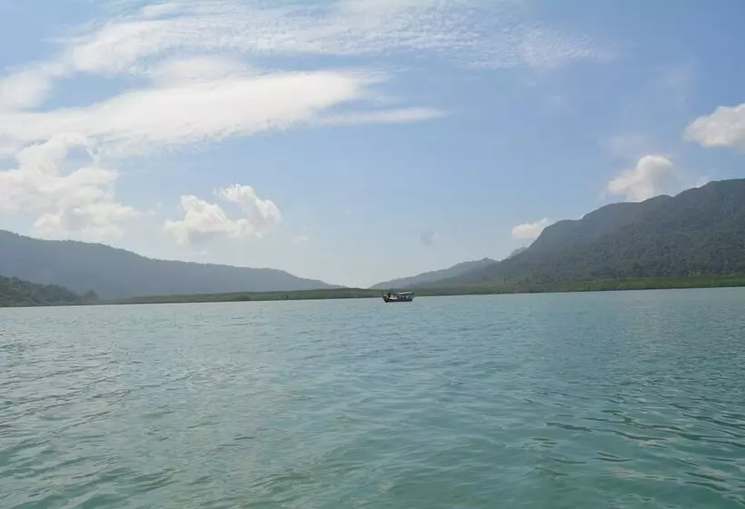 ホテル The Jemuruk Island Resort