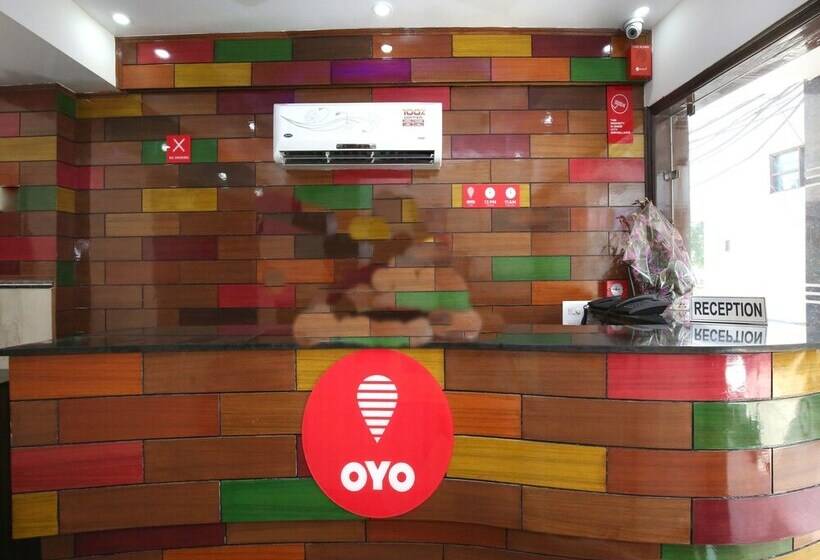 Oyo 9420 Hotel Silver Palm