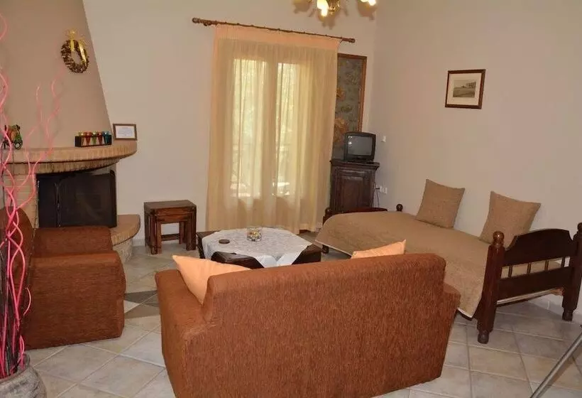 ペンション Evrostini Guest House
