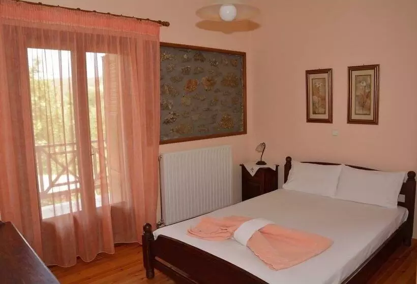ペンション Evrostini Guest House