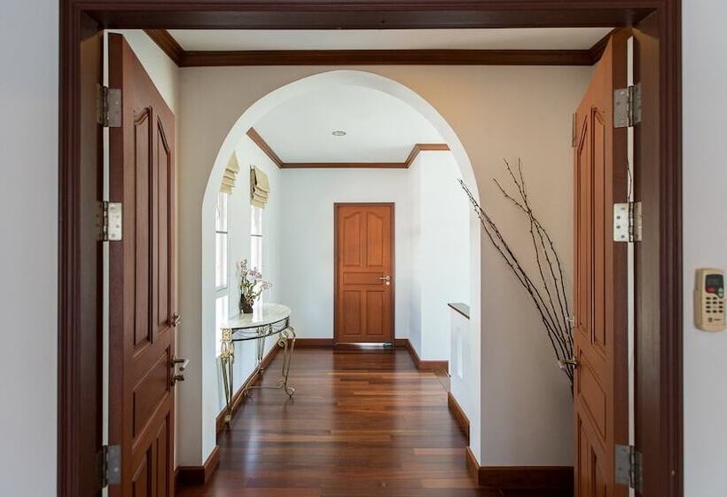 Baanmanchusa Thai Villa