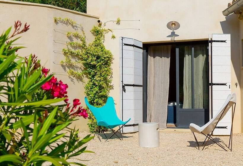 مبيت وإفطار Mas De La Baume