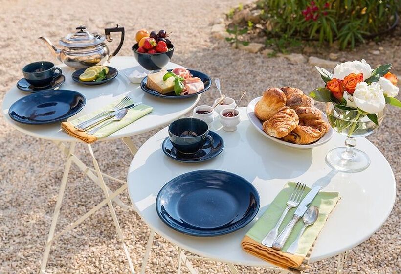 مبيت وإفطار Mas De La Baume