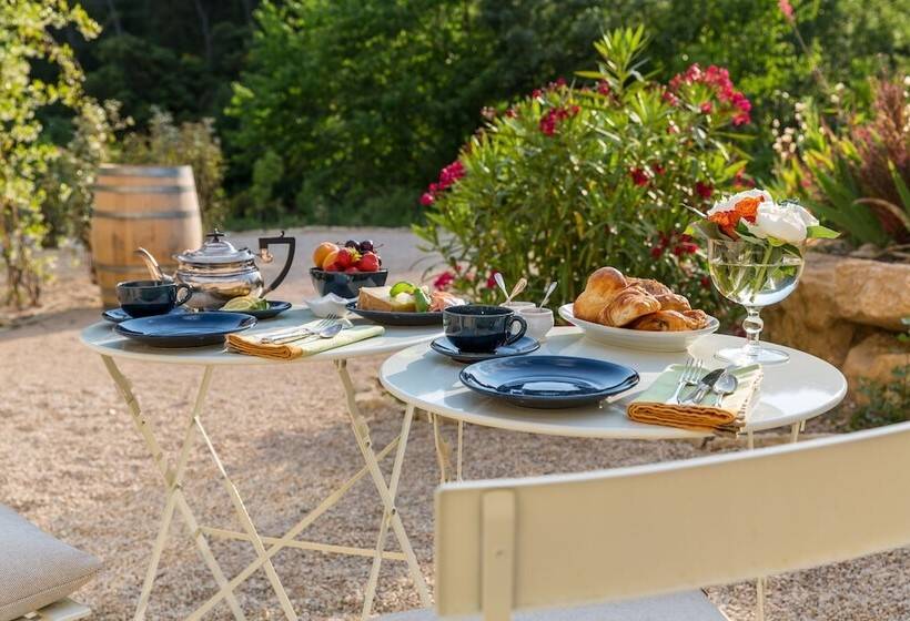 مبيت وإفطار Mas De La Baume