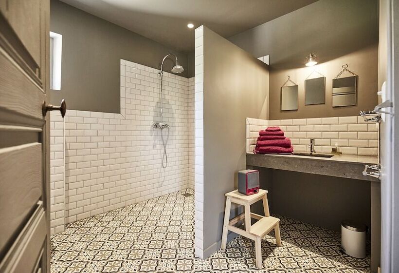 مبيت وإفطار Mas De La Baume