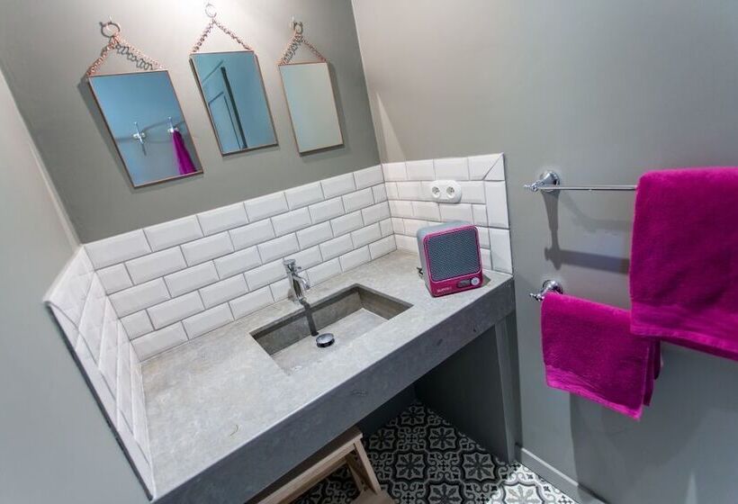 مبيت وإفطار Mas De La Baume