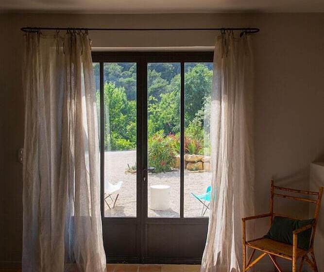 مبيت وإفطار Mas De La Baume