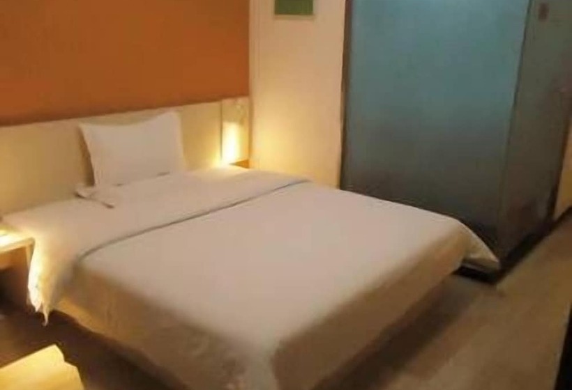 Отель 7 Days Inn