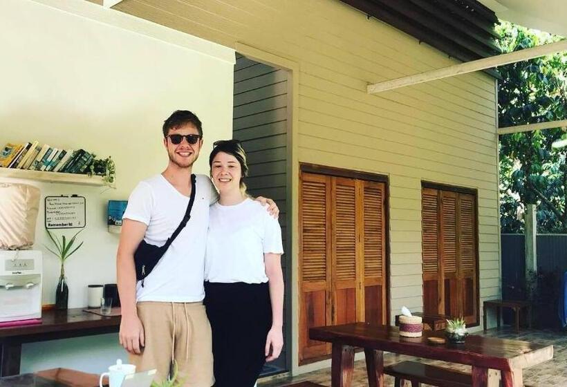 호텔 Baan Hinlad Home And Hostel