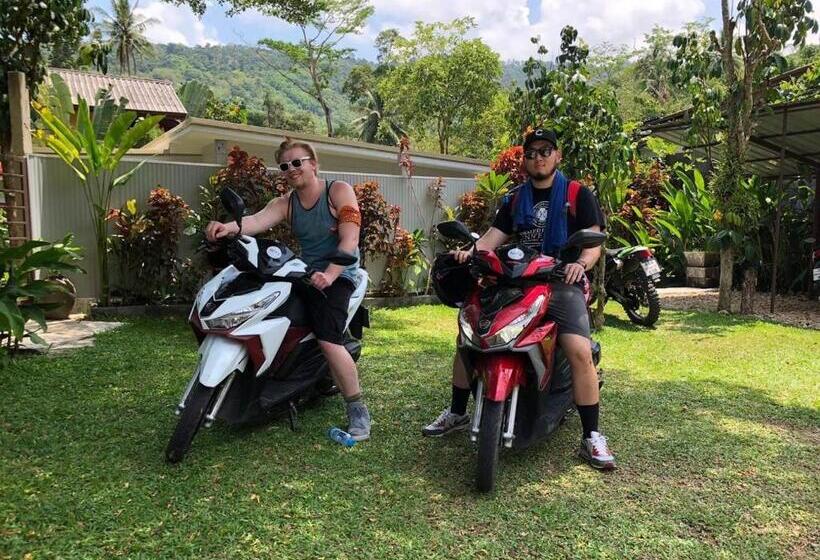 호텔 Baan Hinlad Home And Hostel