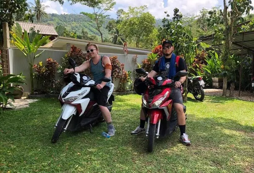 Hotelli Baan Hinlad Home And Hostel