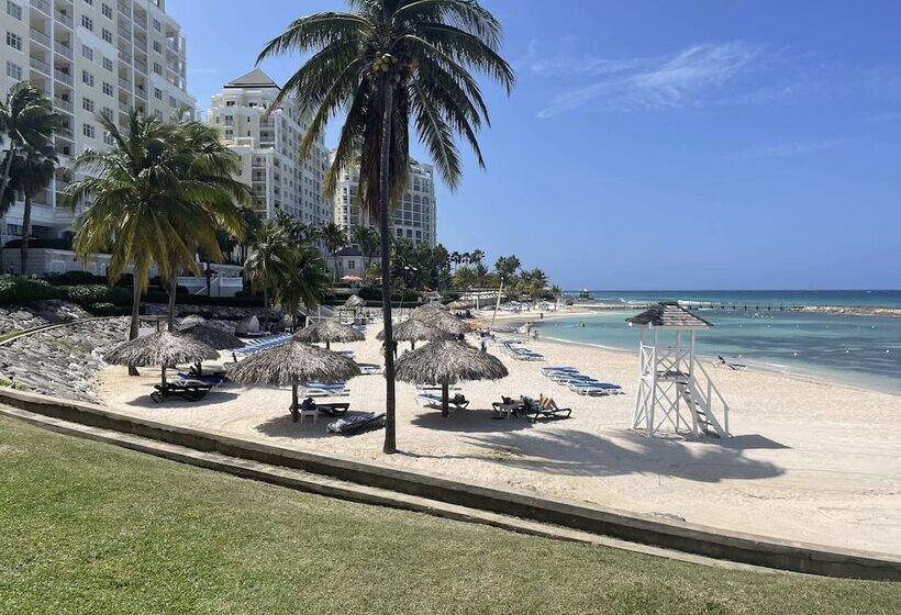 Nianna Luxurious Villa