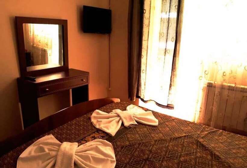 بنسيون Oganes Guesthouse