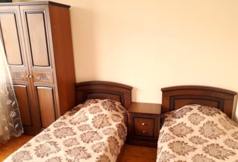 بنسيون Oganes Guesthouse