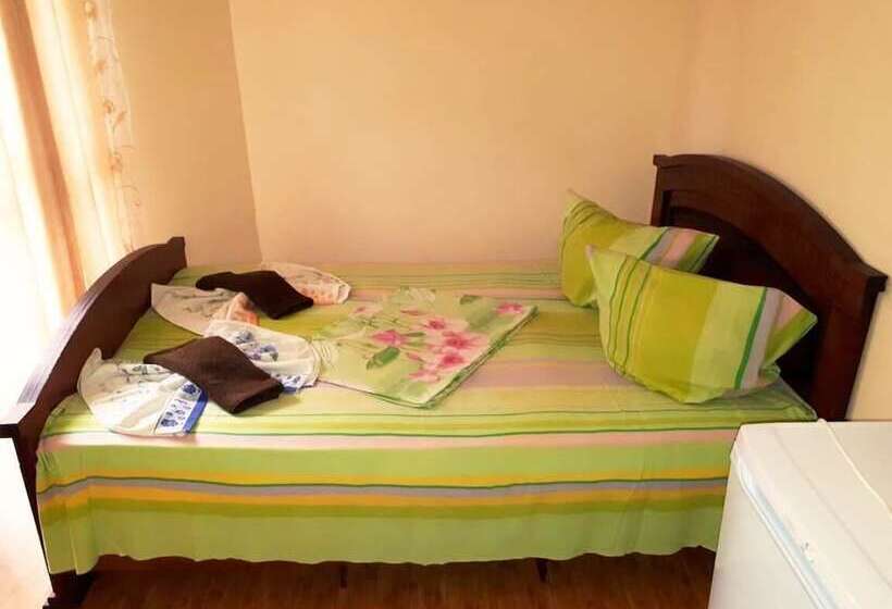 بنسيون Oganes Guesthouse