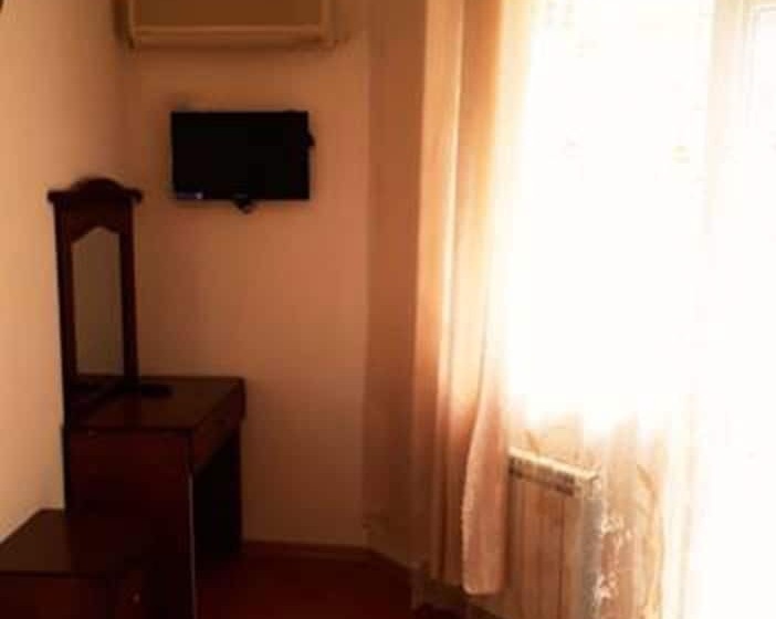 بنسيون Oganes Guesthouse