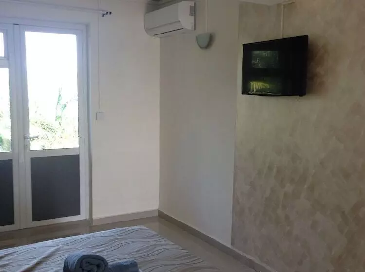 مسافرخانه Oasis Vacances