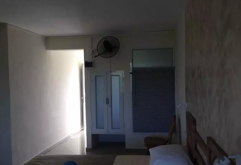 مسافرخانه Oasis Vacances