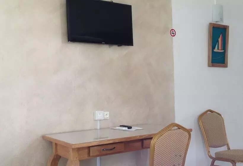 مسافرخانه Oasis Vacances