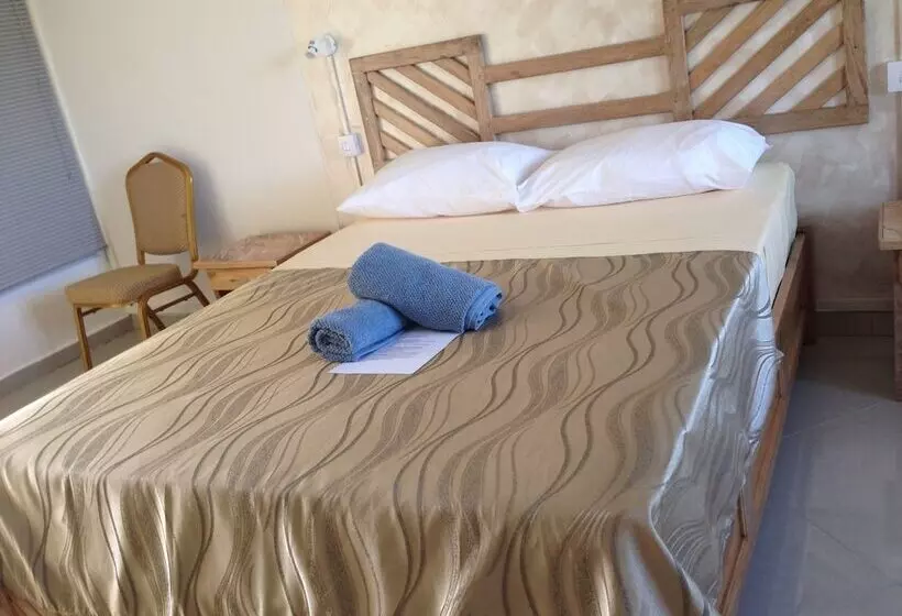 مسافرخانه Oasis Vacances