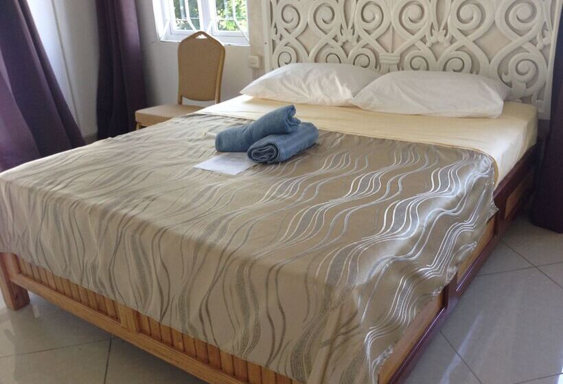 Hostal Oasis Vacances