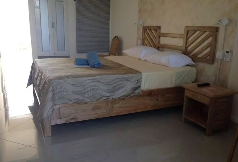 مسافرخانه Oasis Vacances