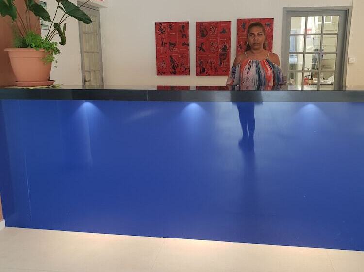 هتل Arawak Beach Resort