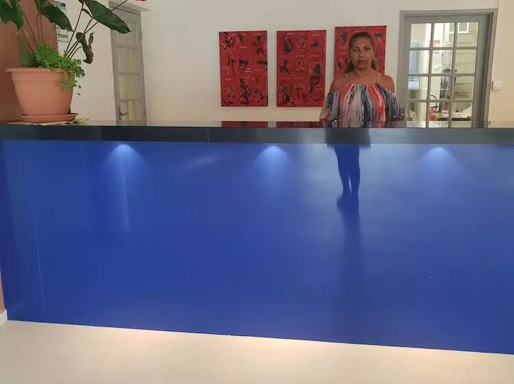 هتل Arawak Beach Resort