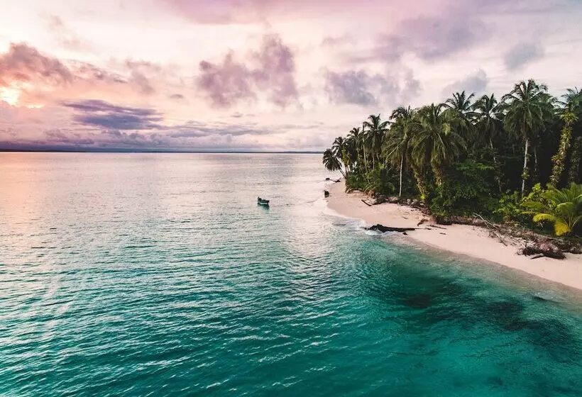 Hotelli Azul Paradise Resort