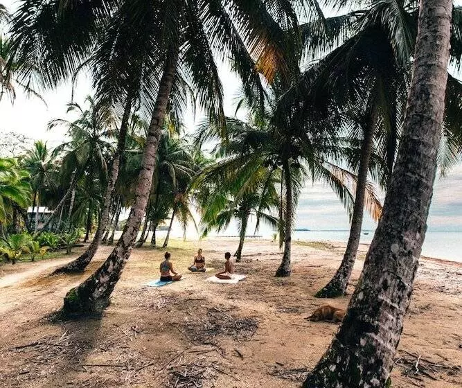 Hotelli Azul Paradise Resort