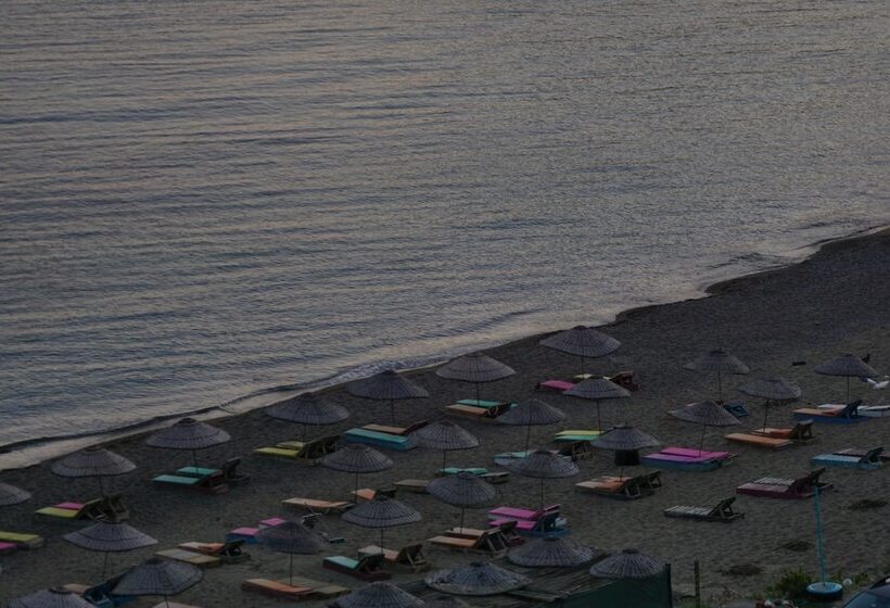 هتل Laz Koyu Konukevi